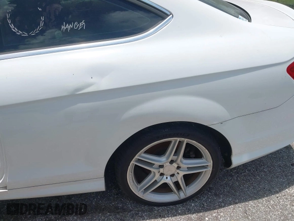 2014 Mercedes-Benz C 250 с VIN WDDGJ4HB2EG287029, выставлен на аукционе IAAI как лот 42479257 с пробегом 320 475 миль миль и . История ставок и продаж доступна на DreamBid. Изображение 6.
