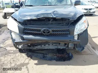 2007 Toyota RAV4 with VIN JTMZD33V176033066, listed as a IAAI auction lot 41933921 with 209,514 mi miles. Bid and sale history available at carsss.com. Image 6.