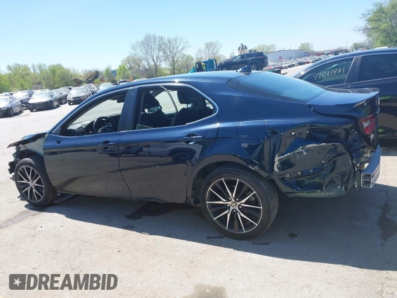 2021 Toyota Camry SE Nightshade with VIN 4T1G11AK3MU462290, listed as a IAAI auction lot 42033207 with 111,163 mi miles and . Bid and sale history available at DreamBid. Image 15.