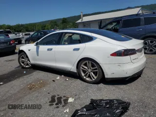 2013 Tesla Model S z VIN 5YJSA1DN0DFP18592, wystawiony jako Copart lot #62151505 z przebiegiem 192 283 mil mil oraz Szkoda całkowita • Salvage title. Historia ofert i sprzedaży dostępna na DreamBid. Obrazek 2.