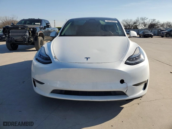 2022 Tesla Model Y Long Range with VIN 7SAYGDEE6NA015671, listed as a Copart auction lot 42236635 with 68,540 mi miles and Salvage Title. Bid and sale history available at carsss.com. Image 5.