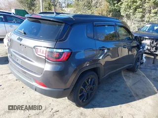 2022 Jeep Compass Latitude with VIN 3C4NJCBBXNT188054, listed as a IAAI auction lot 41188781 with 75,190 mi miles and . Bid and sale history available at carsss.com. Image 4.