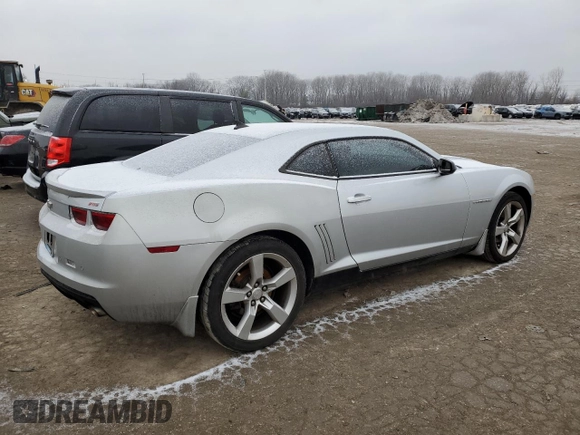 2010 Chevrolet Camaro 2LT z VIN 2G1FC1EV0A9168569, wystawiony jako Copart lot #44438265 z przebiegiem 128 999 mil mil oraz Szkoda całkowita • Salvage title. Historia ofert i sprzedaży dostępna na DreamBid. Obrazek 3.