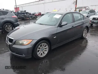 2007 BMW 3 Series 328i z VIN WBAVA33557KX75790, wystawiony jako IAAI lot #41494012 z przebiegiem 115 236 mil mil oraz . Historia ofert i sprzedaży dostępna na DreamBid. Obrazek 2.