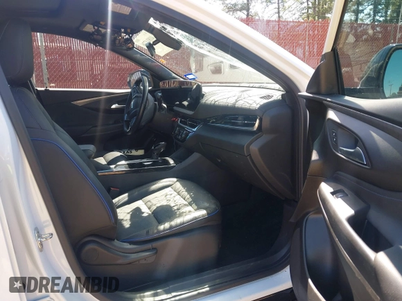 2024 Buick Envista Sport Touring with VIN KL47LBE25RB124272, listed as a IAAI auction lot 41814736 with 10,785 mi miles and . Bid and sale history available at DreamBid. Image 5.