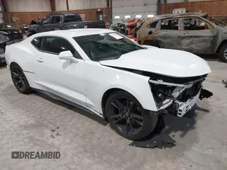2021 Chevrolet Camaro 1LS z VIN 1G1FB1RX7M0128230, wystawiony jako IAAI lot #42189925 z przebiegiem 60 974 mil mil oraz . Historia ofert i sprzedaży dostępna na DreamBid. Obrazek 1.