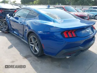 2024 Ford Mustang EcoBoost с VIN 1FA6P8TH0R5142067, выставлен на аукционе IAAI как лот 42338104 с пробегом 7 179 миль миль и . История ставок и продаж доступна на DreamBid. Изображение 3.