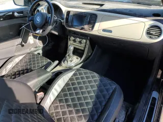 2019 Volkswagen Beetle SE with VIN 3VWJD7ATXKM702995, listed as a Copart auction lot 88101565 with 0 mi miles and Clean Title. Bid and sale history available at carsss.com. Image 8.