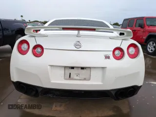 2011 Nissan GT-R Premium z VIN JN1AR5EF6BM240043, wystawiony jako Copart lot #74925154 z przebiegiem Nie podano mil oraz Szkody całkowita. Historia ofert i sprzedaży dostępna na DreamBid. Obrazek 6.