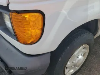 2006 Ford Econoline Cargo z VIN 1FTNE24L26DA29427, wystawiony jako IAAI lot #42360525 z przebiegiem 141 463 mil mil oraz . Historia ofert i sprzedaży dostępna na DreamBid. Obrazek 1.