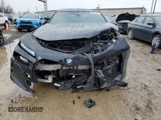 2023 BMW i7 xDrive60 z VIN WBY53EJ02PCL63724, wystawiony jako Copart lot #86049074 z przebiegiem 46 865 mil mil oraz Szkody całkowita. Historia ofert i sprzedaży dostępna na DreamBid. Obrazek 5.
