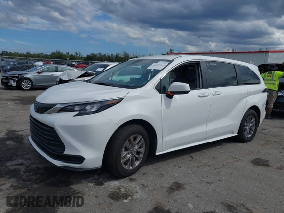 2024 Toyota Sienna LE with VIN 5TDKRKEC3RS193834, listed as a IAAI auction lot 41661835 with 15,617 mi miles. Bid and sale history available at carsss.com. Image 17.