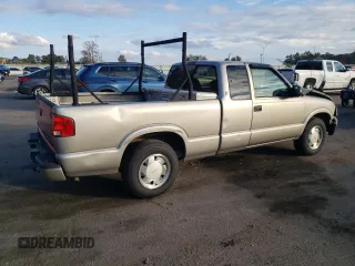 2002 GMC Sonoma SLS with VIN 1GTCS195X28182192, listed as a Copart auction lot 79810694 with 202,368 mi miles and Salvage Title. Bid and sale history available at carsss.com. Image 3.