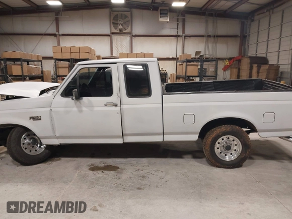 1992 Ford F-150 with VIN 1FTEX15H1NKB55335, listed as a IAAI auction lot 41297914 with 1 mi miles. Bid and sale history available at carsss.com. Image 14.