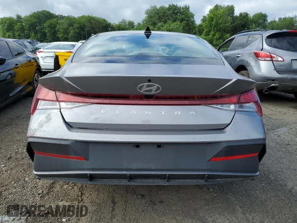 2024 Hyundai Elantra SE с VIN KMHLL4DG9RU741543, выставлен на аукционе Copart как лот 62686485 с пробегом 5 715 миль миль и Чистый • Clean title. История ставок и продаж доступна на DreamBid. Изображение 6.