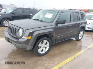 2016 Jeep Patriot Latitude z VIN 1C4NJPFB7GD682060, wystawiony jako IAAI lot #41898444 z przebiegiem 67 717 mil mil oraz . Historia ofert i sprzedaży dostępna na DreamBid. Obrazek 2.