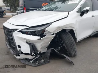 2024 Lexus NX 250 Premium z VIN JTJGDCAZ2R5022080, wystawiony jako IAAI lot #42020862 z przebiegiem 9922 mil mil oraz . Historia ofert i sprzedaży dostępna na DreamBid. Obrazek 6.