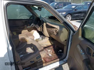 1999 Chevrolet Blazer LS z VIN 1GNCS13W9X2130068, wystawiony jako IAAI lot #41898280 z przebiegiem 171 764 mil mil oraz . Historia ofert i sprzedaży dostępna na DreamBid. Obrazek 5.