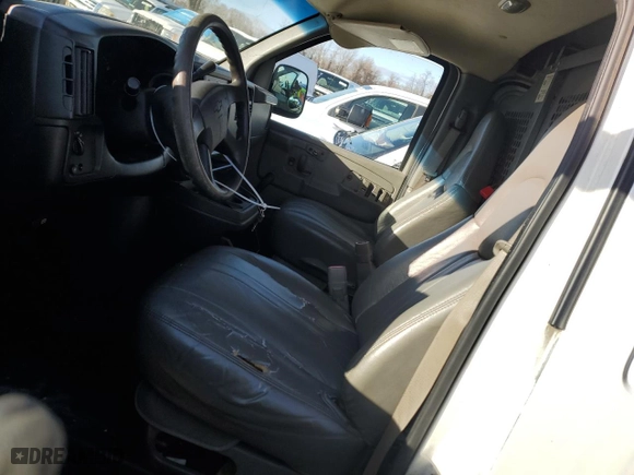 2003 Chevrolet Express Cargo Van with VIN 1GCGG29V131130663, listed as a Copart auction lot 84703514 with 221,120 mi miles and Salvage Title. Bid and sale history available at carsss.com. Image 7.