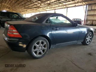 1998 Mercedes-Benz SLK 230/320 z VIN WDBKK47F5WF041183, wystawiony jako Copart lot #50688135 z przebiegiem 138 392 mil mil oraz Szkoda całkowita • Salvage title. Historia ofert i sprzedaży dostępna na DreamBid. Obrazek 3.