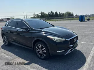 2018 Infiniti QX30 Premium z VIN SJKCH5CR4JA044802, wystawiony jako Copart lot #59876905 z przebiegiem 89 177 mil mil oraz Czysty tytuł • Clean title. Historia ofert i sprzedaży dostępna na DreamBid. Obrazek 1.