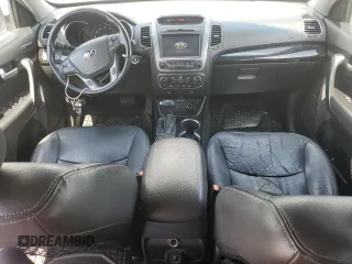 2015 Kia Sorento SX Limited with VIN 5XYKW4A73FG573276, listed as a Copart auction lot 55536625 with 174,610 mi miles and Clean Title. Bid and sale history available at carsss.com. Image 8.