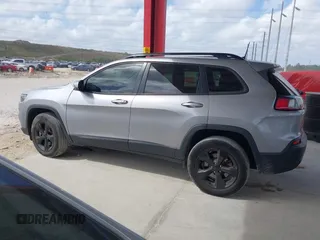 2019 Jeep Cherokee Latitude Plus с VIN 1C4PJMLB9KD375266, выставлен на аукционе IAAI как лот 41717636 с пробегом 69 415 миль миль и . История ставок и продаж доступна на DreamBid. Изображение 14.