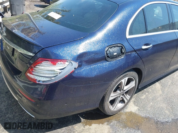 2018 Mercedes-Benz E-Class E 300 with VIN WDDZF4JBXJA369186, listed as a IAAI auction lot 42016149 with 59,360 mi miles. Bid and sale history available at carsss.com. Image 17.