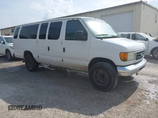 2004 Ford Econoline Passenger XL z VIN 1FBSS31L74HA92779, wystawiony jako IAAI lot #42466771 z przebiegiem 138 119 mil mil oraz . Historia ofert i sprzedaży dostępna na DreamBid. Obrazek 1.