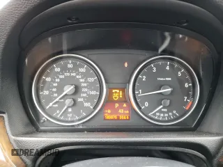 2008 BMW 3 Series 328xi z VIN WBAVC93568K043800, wystawiony jako Copart lot #49830315 z przebiegiem 183 075 mil mil oraz Szkoda całkowita • Salvage title. Historia ofert i sprzedaży dostępna na DreamBid. Obrazek 9.