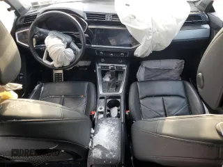 2020 Audi Q3 S line Prestige z VIN WA1FECF37L1033164, wystawiony jako Copart lot #45464835 z przebiegiem Nie podano mil oraz Szkody całkowita. Historia ofert i sprzedaży dostępna na DreamBid. Obrazek 8.