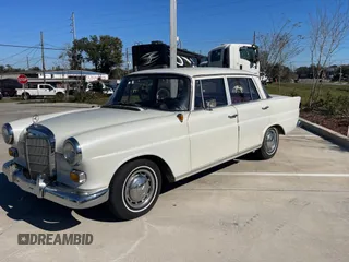 1964 Mercedes-Benz 190 z VIN 190D132340, wystawiony jako Copart lot #88296815 z przebiegiem Nie podano mil oraz Tytuł czysty. Historia ofert i sprzedaży dostępna na DreamBid. Obrazek 2.