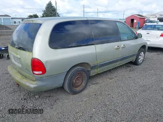 2000 Chrysler Voyager SE z VIN 1C4GJ44G8YB770649, wystawiony jako IAAI lot #42217547 z przebiegiem 239 986 mil mil oraz . Historia ofert i sprzedaży dostępna na DreamBid. Obrazek 4.