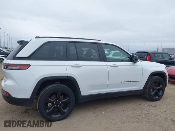 2023 Jeep Grand Cherokee Laredo z VIN 1C4RJHAG7PC640598, wystawiony jako IAAI lot #41607176 z przebiegiem 43 043 mil mil oraz . Historia ofert i sprzedaży dostępna na DreamBid. Obrazek 13.