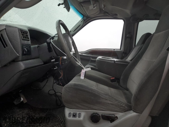 2003 Ford F-350 XL z VIN 1FTSW31P23EC19215, wystawiony jako Copart lot #87264274 z przebiegiem 290 656 mil mil oraz Nie do naprawy • Non repairable. Historia ofert i sprzedaży dostępna na DreamBid. Obrazek 7.