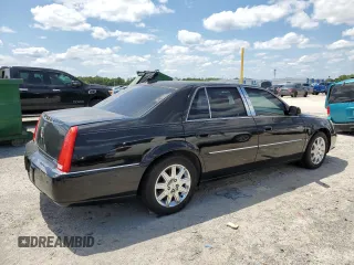 2010 Cadillac DTS 1SD z VIN 1G6KH5EY5AU110844, wystawiony jako Copart lot #57141785 z przebiegiem 173 657 mil mil oraz Tytuł czysty. Historia ofert i sprzedaży dostępna na DreamBid. Obrazek 3.
