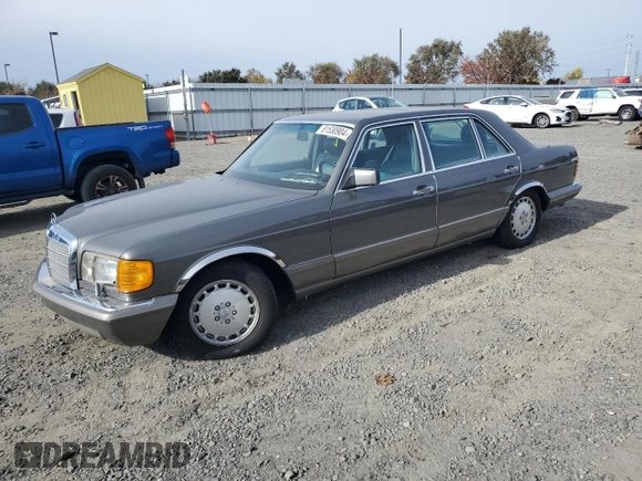 1990 Mercedes-Benz 560 with VIN WDBCA39E3LA553622, listed as a Copart auction lot 81530904 with 142,614 mi miles and Clean Title. Bid and sale history available at DreamBid. Image 1.