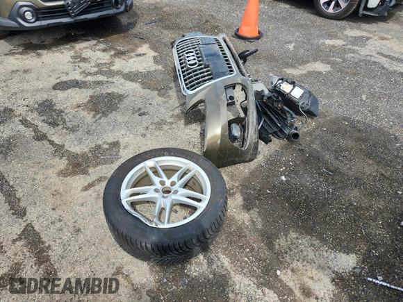 2014 Audi Q5 Premium Plus with VIN WA1LFAFP1EA026298, listed as a Copart auction lot 61729075 with 124,165 mi miles and Non repairable. Bid and sale history available at DreamBid. Image 13.
