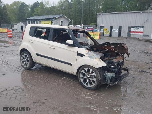 2013 Kia Soul + with VIN KNDJT2A60D7775664, listed as a IAAI auction lot 37577938 with 1 mi miles. Bid and sale history available at carsss.com. Image 1.