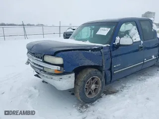 2001 Chevrolet Silverado 1500 LS with VIN 2GCEC19V111308544, listed as a IAAI auction lot 41568621 with 391,412 mi miles. Bid and sale history available at carsss.com. Image 6.