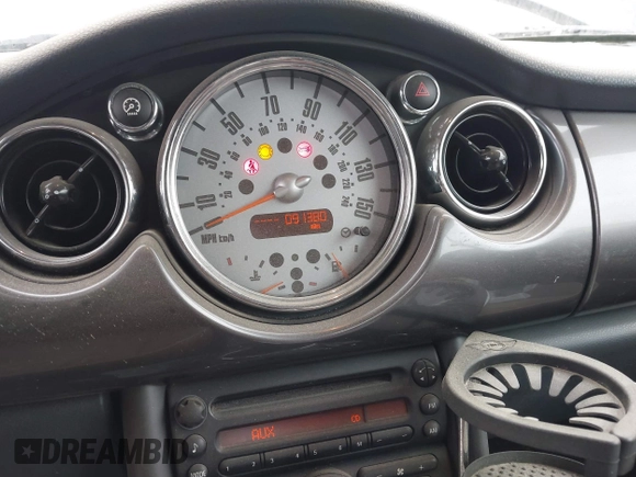 2007 MINI Convertible S с VIN WMWRH335X7TJ43729, выставлен на аукционе IAAI как лот 41385089 с пробегом 91 380 миль миль и . История ставок и продаж доступна на DreamBid. Изображение 7.