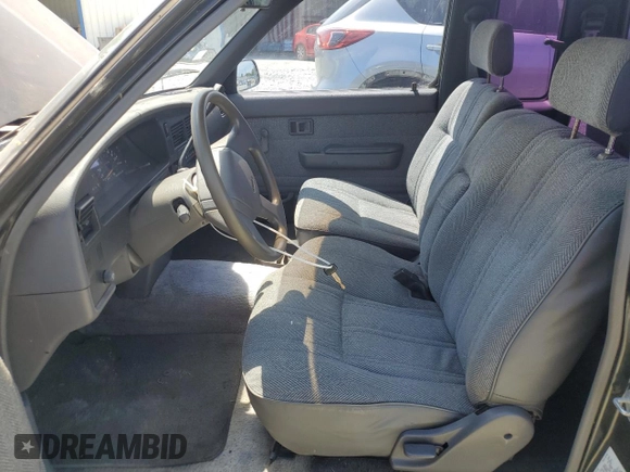 1989 Toyota Pickup с VIN JT4RN93SXK5002435, выставлен на аукционе Copart как лот 55853975 с пробегом 69 780 миль миль и Чистый • Clean title. История ставок и продаж доступна на DreamBid. Изображение 7.