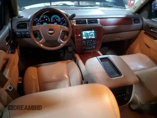 2010 Chevrolet Avalanche LTZ z VIN 3GNVKGE04AG290474, wystawiony jako Copart lot #51571895 z przebiegiem 130 497 mil mil oraz Szkoda całkowita • Salvage title. Historia ofert i sprzedaży dostępna na DreamBid. Obrazek 8.