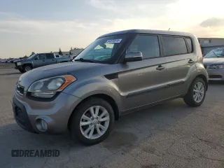 2013 Kia Soul + z VIN KNDJT2A67D7542901, wystawiony jako Copart lot #54370515 z przebiegiem 137 970 mil mil oraz Czysty tytuł • Clean title. Historia ofert i sprzedaży dostępna na DreamBid. Obrazek 1.