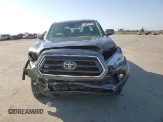 2020 Toyota Tacoma SR5 z VIN 3TMAZ5CN8LM126431, wystawiony jako Copart lot #56073545 z przebiegiem 27 612 mil mil oraz Szkoda całkowita • Salvage title. Historia ofert i sprzedaży dostępna na DreamBid. Obrazek 14.