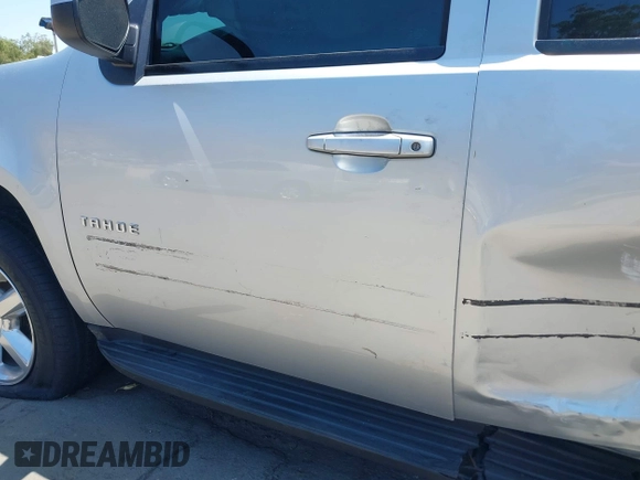 2012 Chevrolet Tahoe LT z VIN 1GNSCBE06CR255554, wystawiony jako IAAI lot #42544690 z przebiegiem 136 070 mil mil oraz . Historia ofert i sprzedaży dostępna na DreamBid. Obrazek 18.