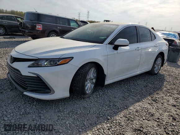 2023 Toyota Camry LE z VIN 4T1C11AK0PU109024, wystawiony jako Copart lot #50105815 z przebiegiem 43 666 mil mil oraz Szkoda całkowita • Salvage title. Historia ofert i sprzedaży dostępna na DreamBid. Obrazek 1.