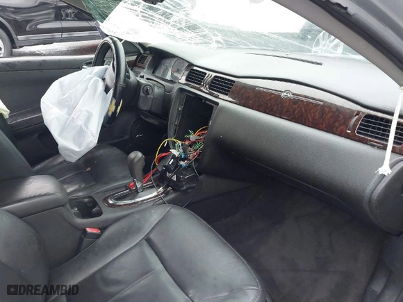 2015 Chevrolet Impala Limited LTZ with VIN 2G1WC5E33F1106563, listed as a IAAI auction lot 38069508 with 171,286 mi miles. Bid and sale history available at carsss.com. Image 5.