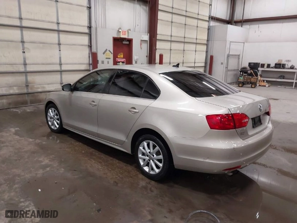 2014 Volkswagen Jetta Sedan SE with VIN 3VWD17AJ9EM241667, listed as a IAAI auction lot 41657090 with 114,641 mi miles. Bid and sale history available at carsss.com. Image 3.