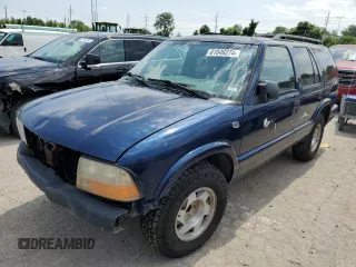 1998 GMC Jimmy SL with VIN 1GKCS13W1W2573343, listed as a Copart auction lot 61846274 with 0 mi miles and Salvage Title. Bid and sale history available at carsss.com. Image 1.